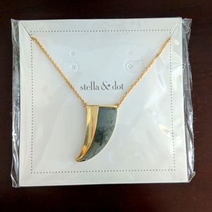 Stella & Dot gold necklace